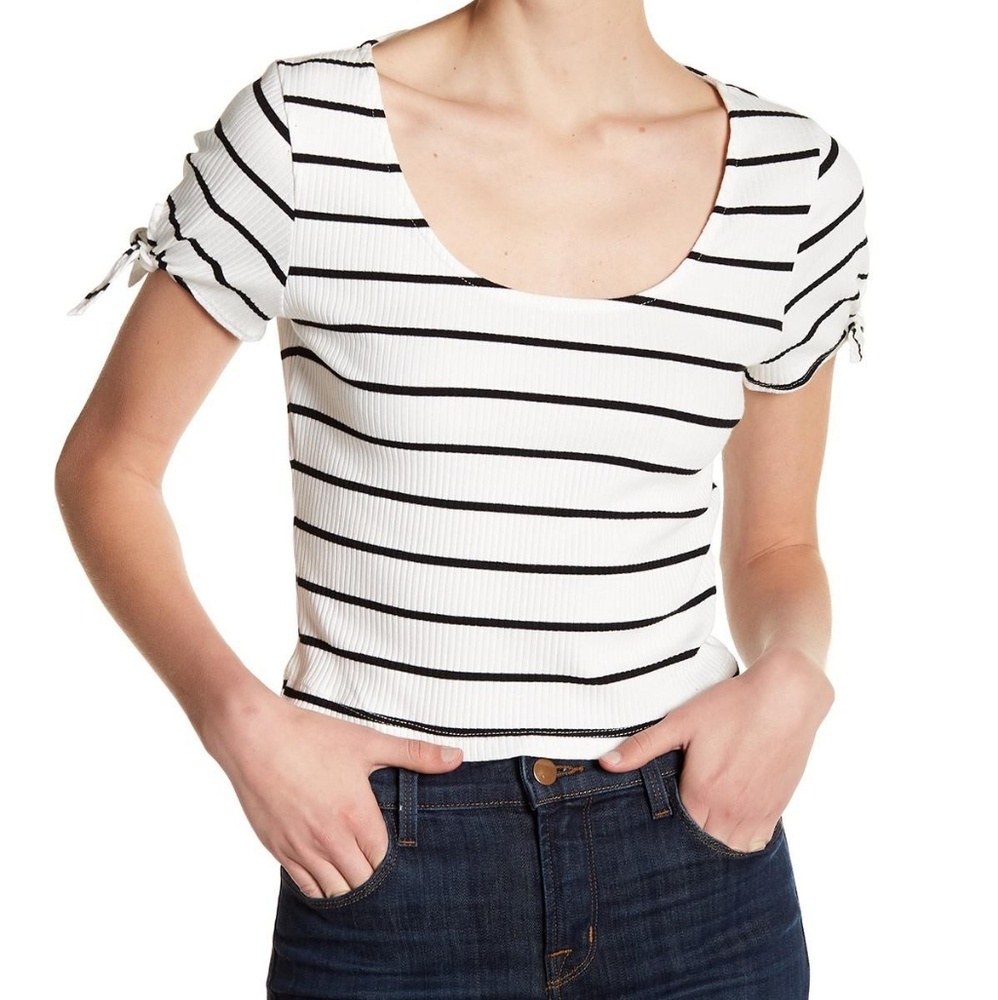 NWOT - Lush Short Sleeve Knit Cropped Tee